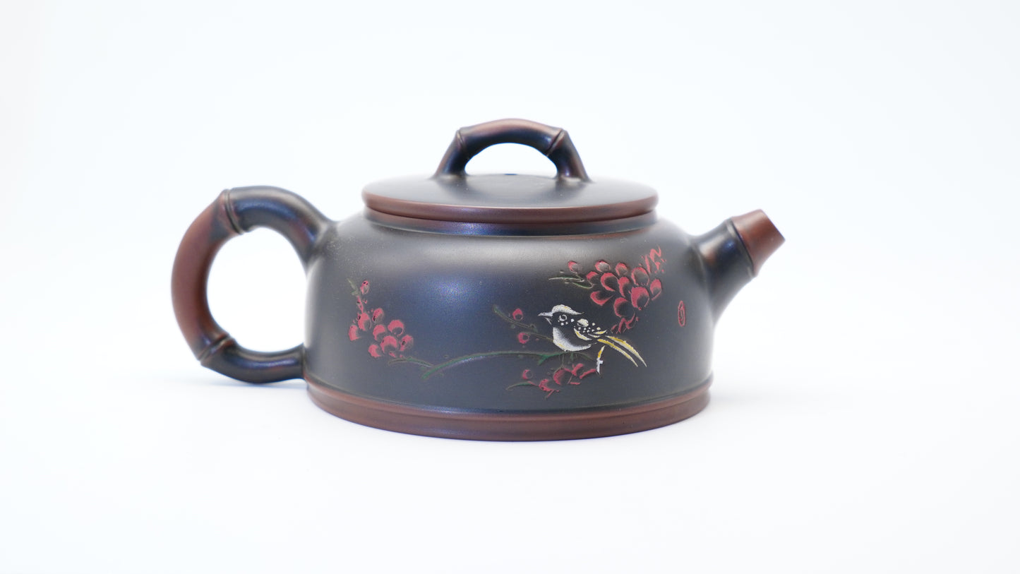 Nixing pottery teapot   Half-moon pot.