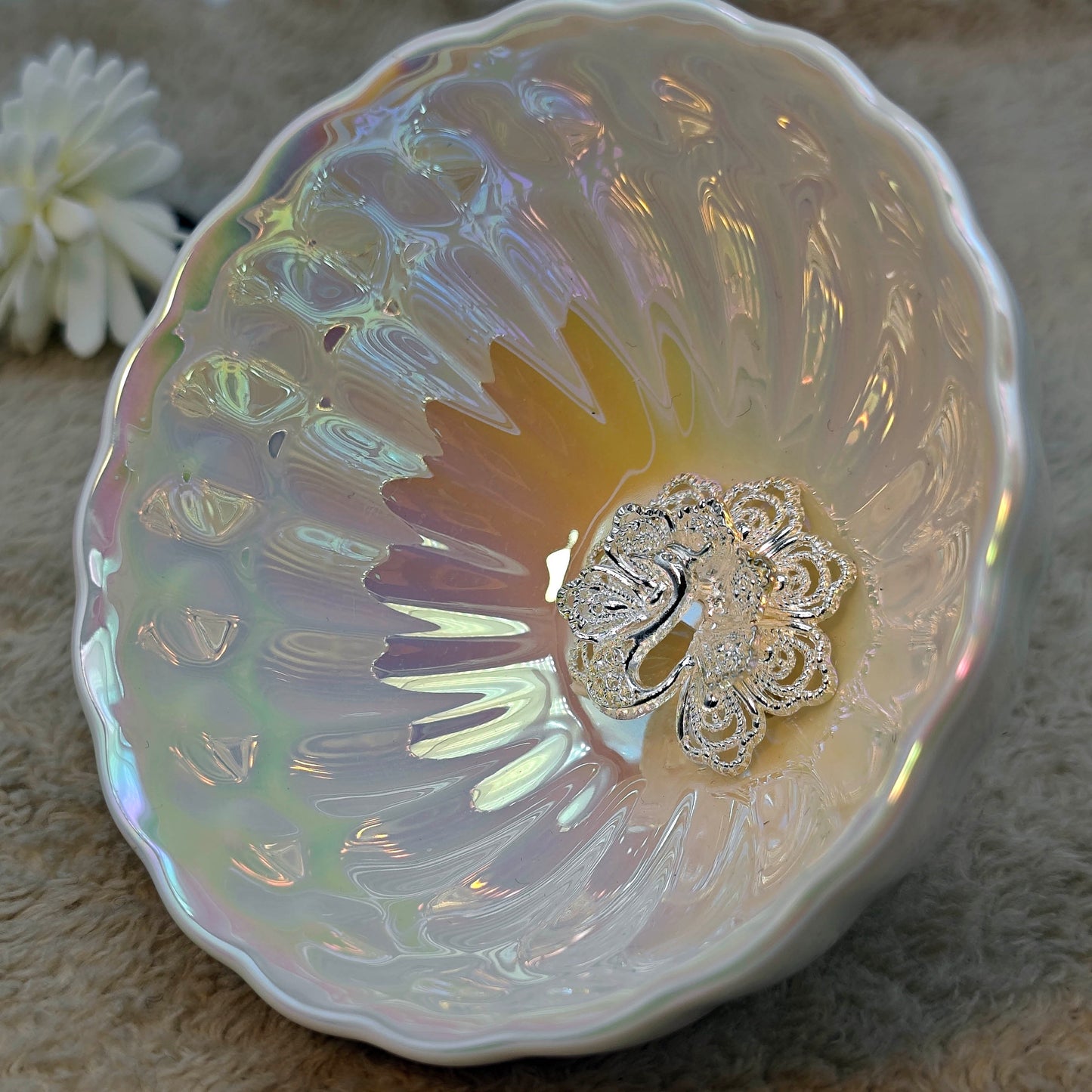 High-end pearl white peacock tea cup, cup, water cup, collectible.